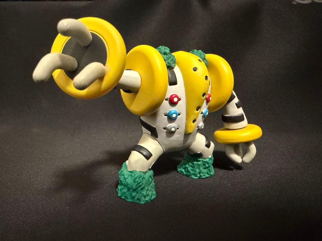 立体ポケモン図鑑　ポケモン　フィギュア　レジギガス