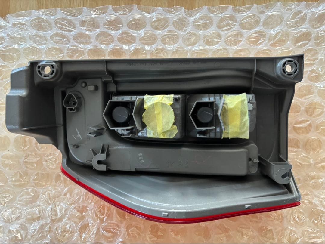 タント LA600S 右テールランプ