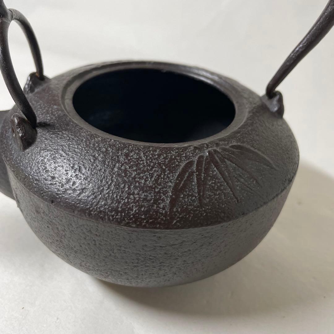 F2N02⑩ 菊地政光作 南部鉄器 銚子 竹柄 赤絵替蓋付き