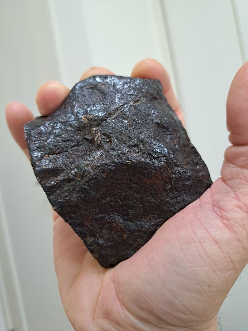 【金運】アルタイ隕石　大型隕石 鉄隕石　外皮付き隕石　原石　重さ887ｇ