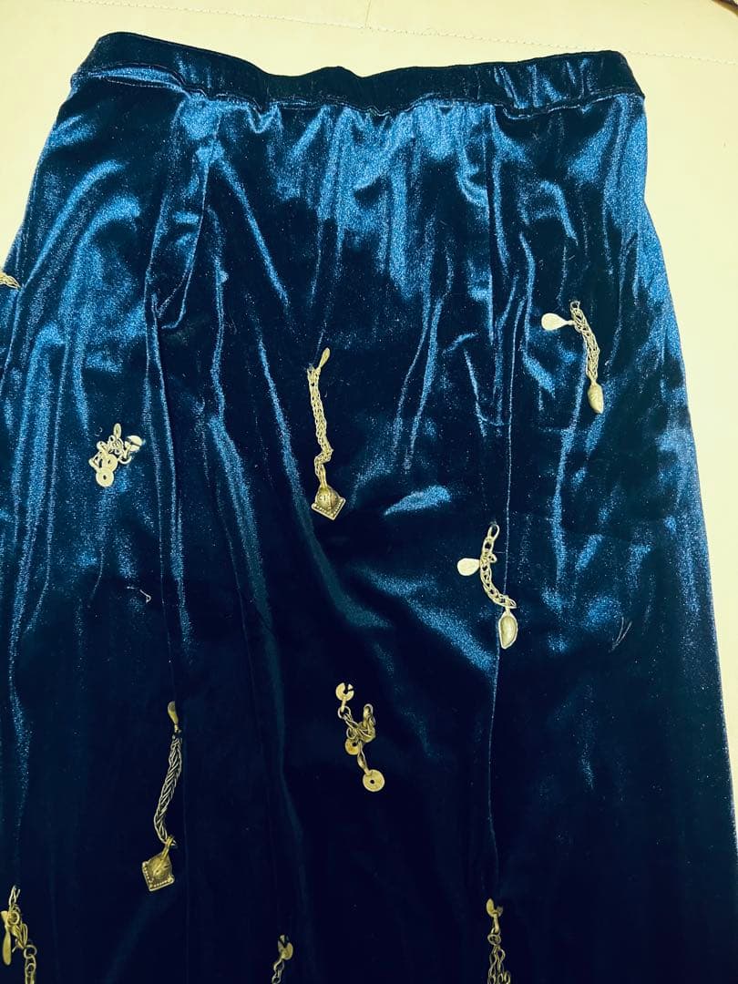 新品　ベリーダンストライバル用ストレッチベルベットスカートアンティークパーツつき