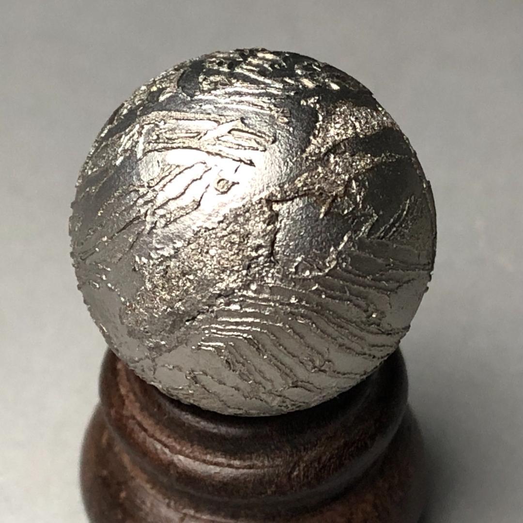 アルタイ隕石 メテオライト くりぬき　球体 穴なし台付き 希少　美品