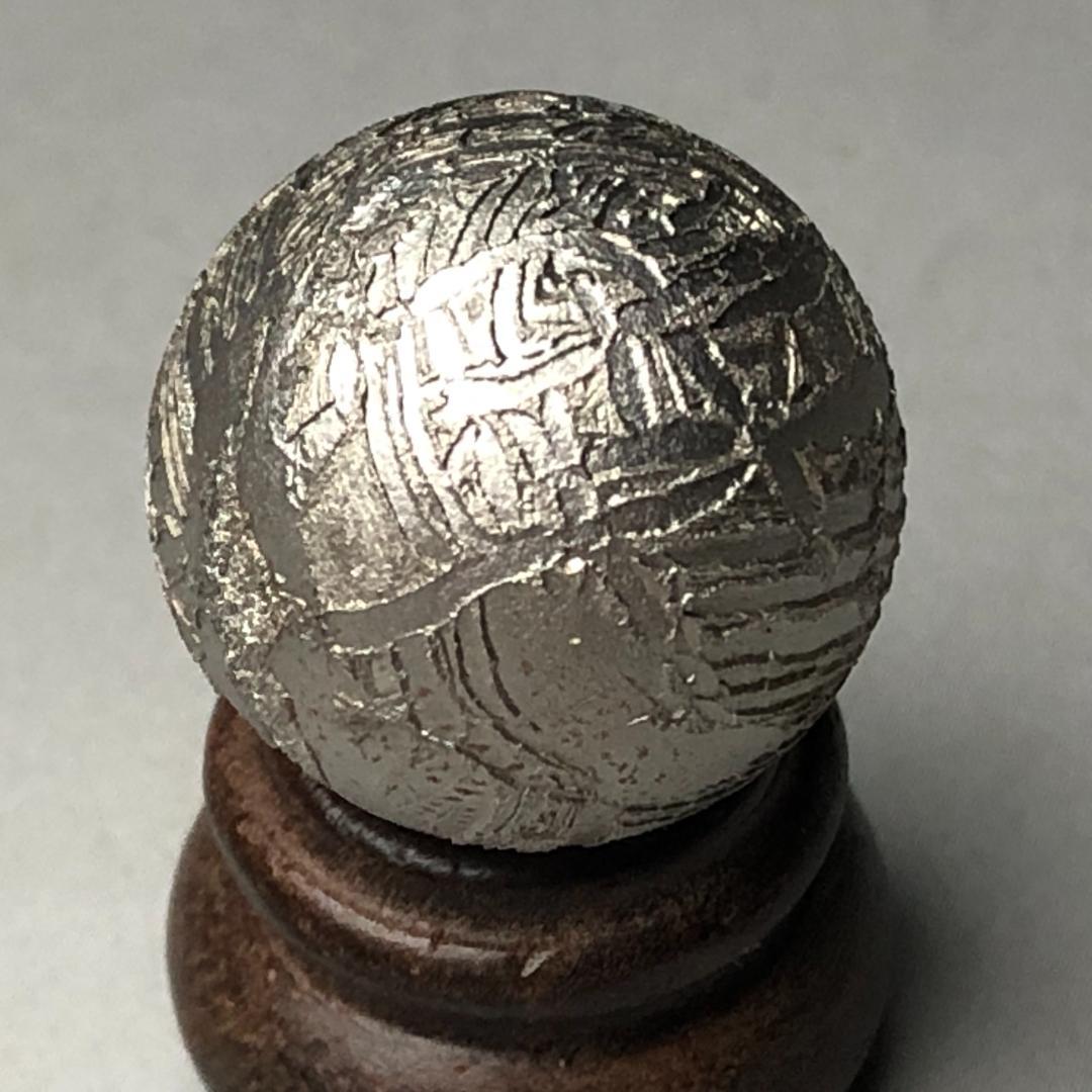 アルタイ隕石 メテオライト くりぬき　球体 穴なし台付き 希少　美品