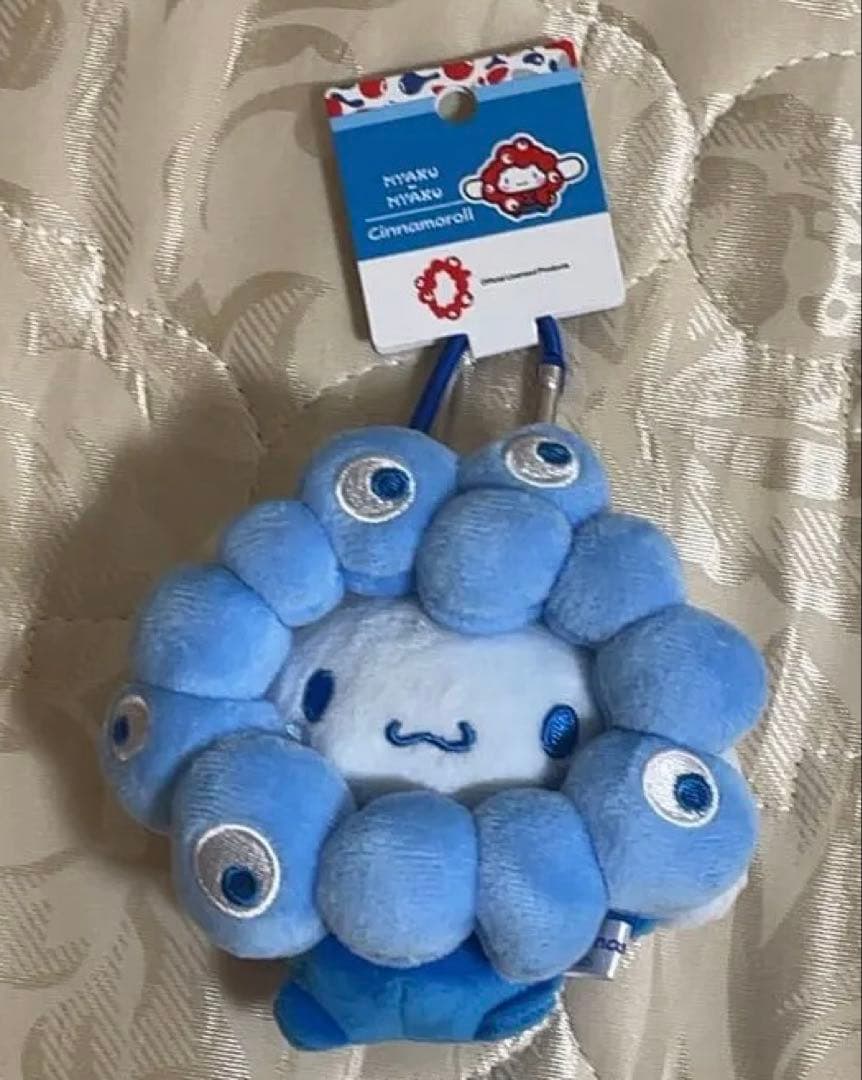 青いシナモンミャクミャクぬいぐるみカラビナ付き