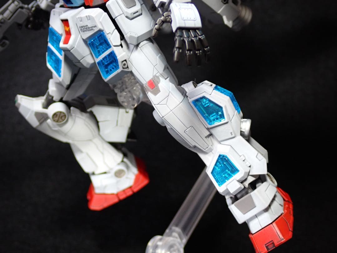 【全塗装完成品】1/144 ガンダム (グラスフェザー装備)