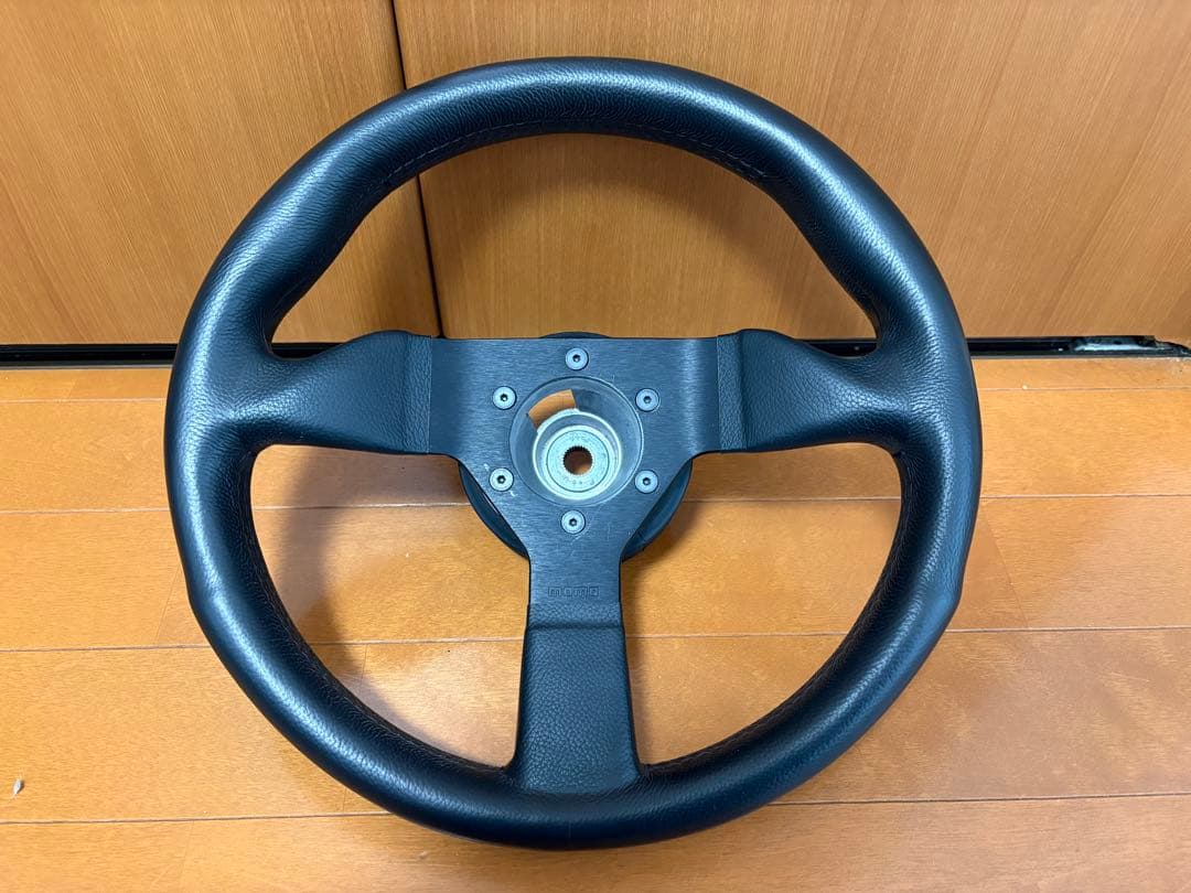 MOMO モンテカルロ　32パイ　ステアリング da64 da17エブリィ　ボス