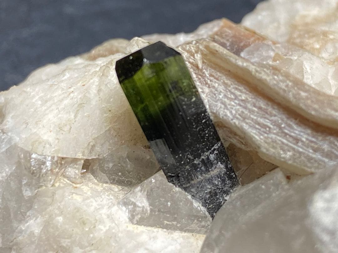 トルマリン　母岩付き　水晶　雲母　243g