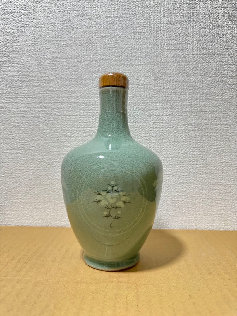 古酒未開栓ニッカ ウイスキー 高麗青磁雲鶴草華文様象嵌ボトル青峯 陶器ボトル