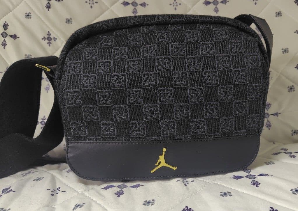 【ugosさん専用】Jordan ショルダーバッグ ブラック×ゴールド 23