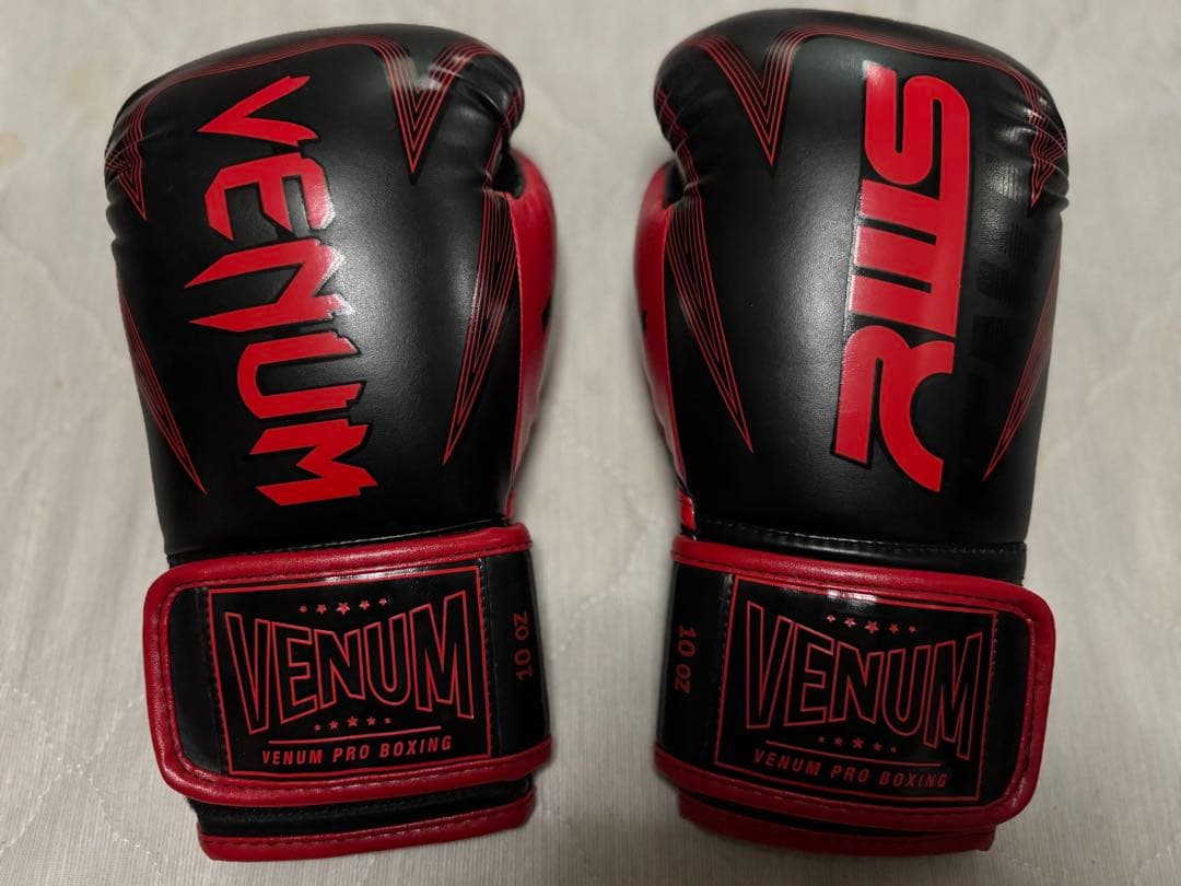 Venum RWS ボクシンググローブ 10oz 黒/赤