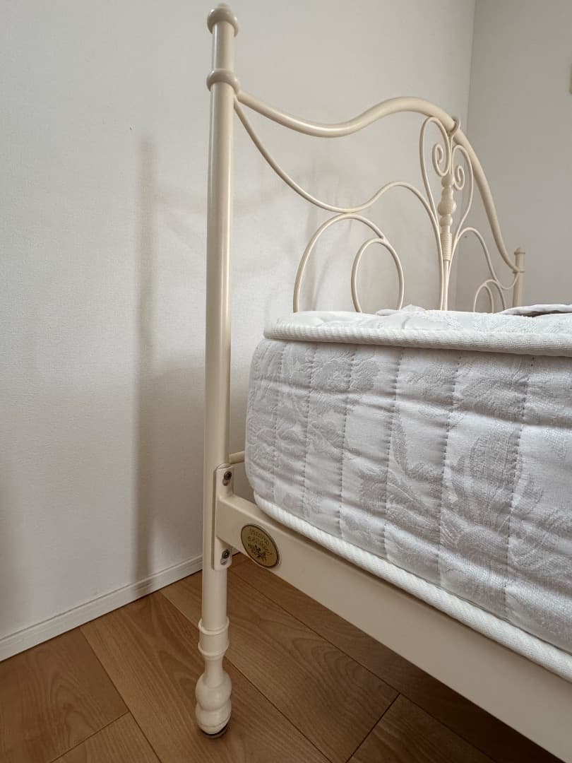 ローラアシュレイ　ハート　アイアン　アイボリー ダブル　ベッド　フレーム　正規品