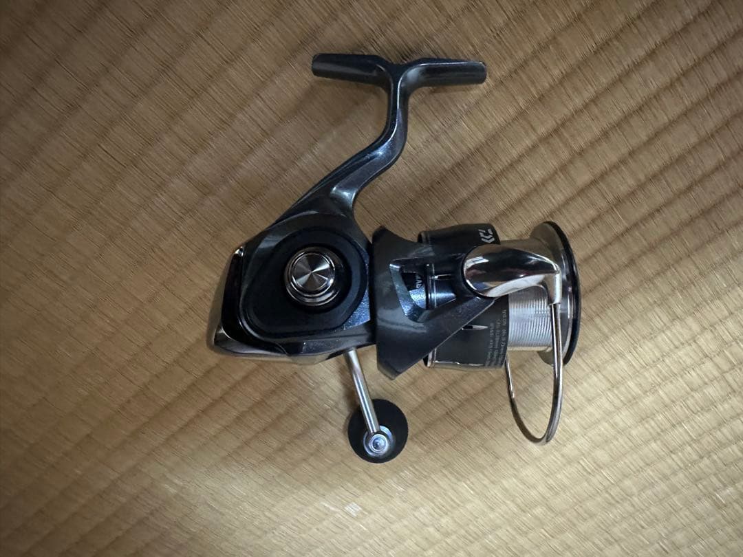 【美品】ダイワ 24ルビアスPC LT3000S-XH RCSノブ付き