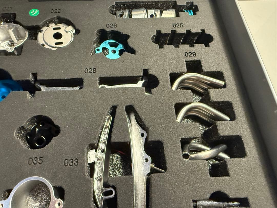 土星エンジン直列4気筒エンジンモデル　フルメタル組み立てキット ホビー