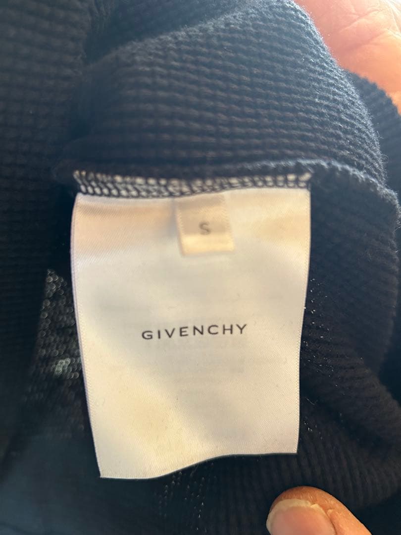 購入しましたがサイズが合わなかったため出品します Ｓサイズですが少し大きめです