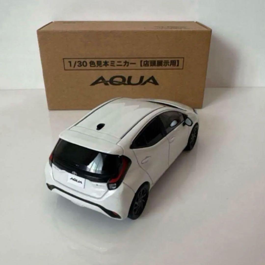 新型アクア 後期型 ミニカーカラーサンプル プラチナホワイトパール【非売品】