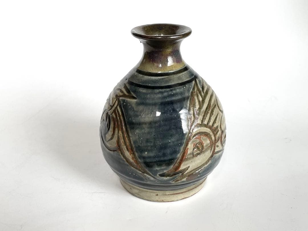 人間国宝　陶芸家　金城次郎　徳利　魚文様　沖縄　やちむん　酒器　共箱　宮城須美子