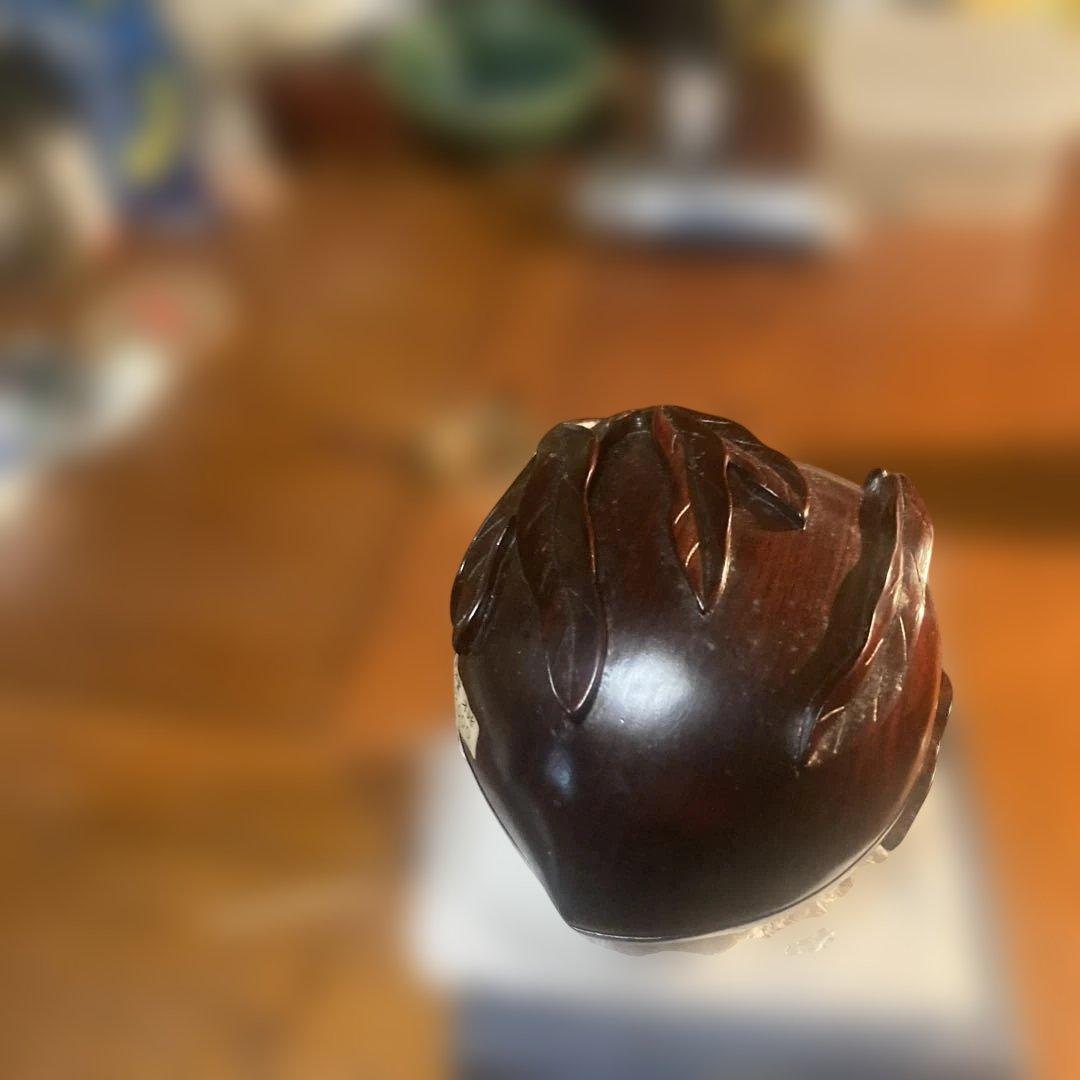 木製 葉の彫刻 工芸品 紫檀の桃¥32,000 中国上海製です。