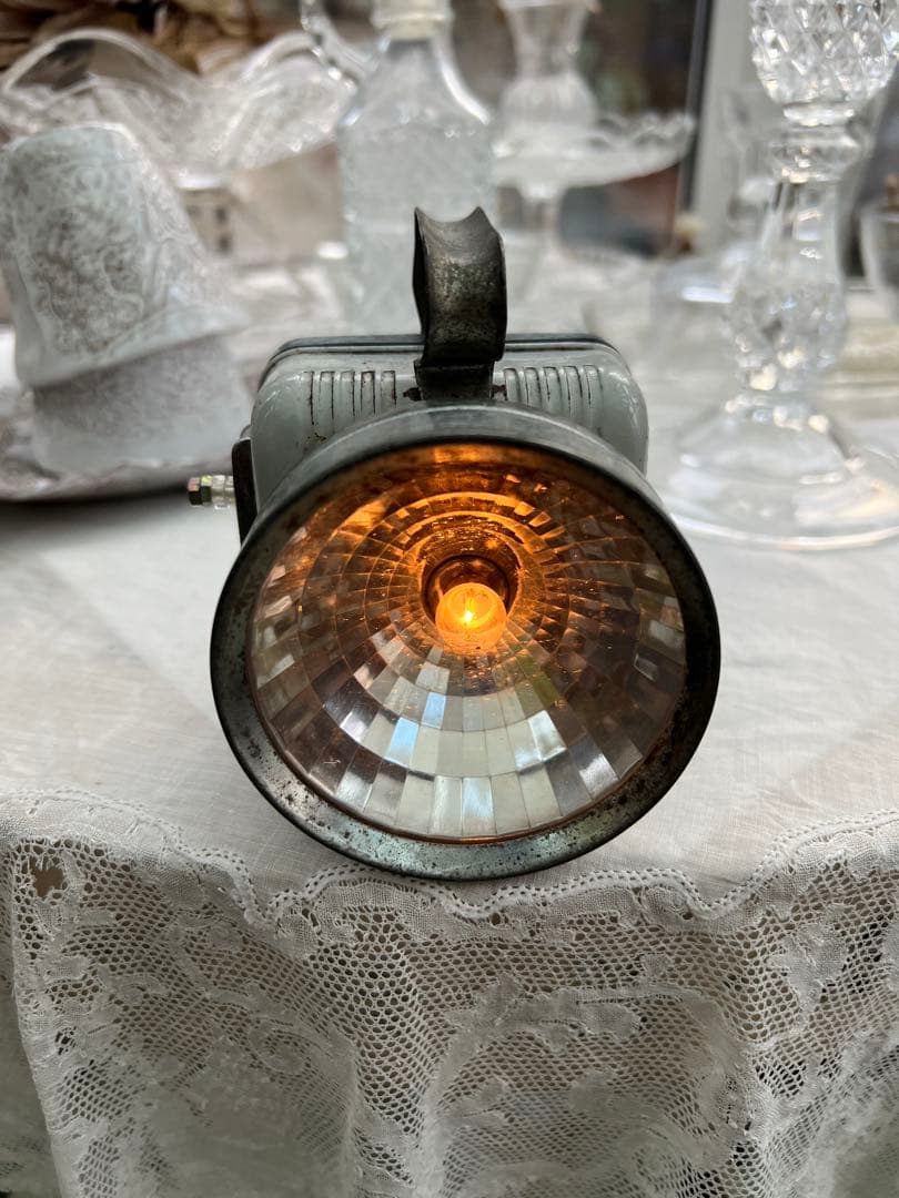 ナショナルの古い自転車用前照灯です。