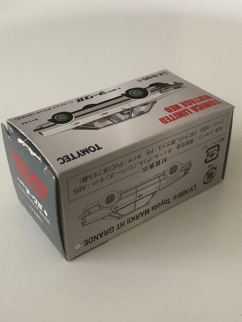 トミーテックリミテッドヴィンテージ　トヨタマークII グランデ84年式　白