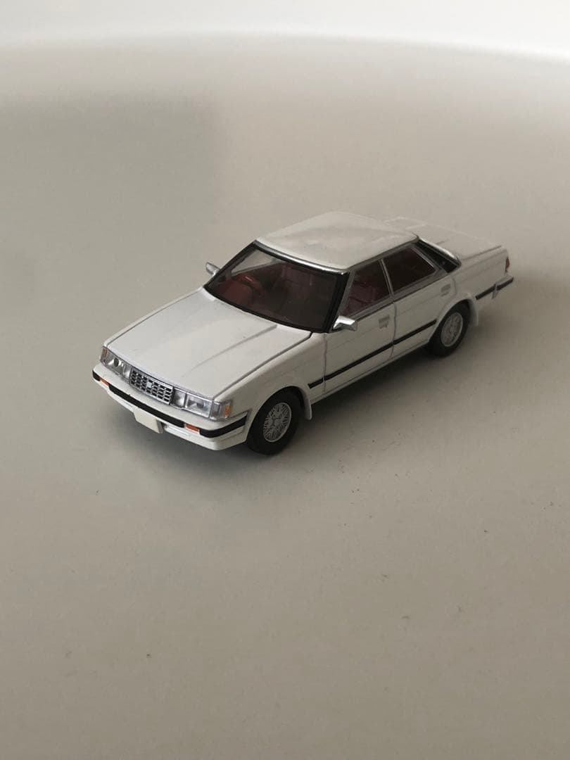 トミーテックリミテッドヴィンテージ　トヨタマークII グランデ84年式　白