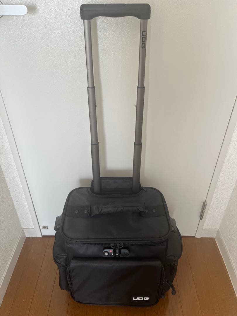 UDG キャリーケース ブラック 中型　DJ レコード　ミキサー　収納