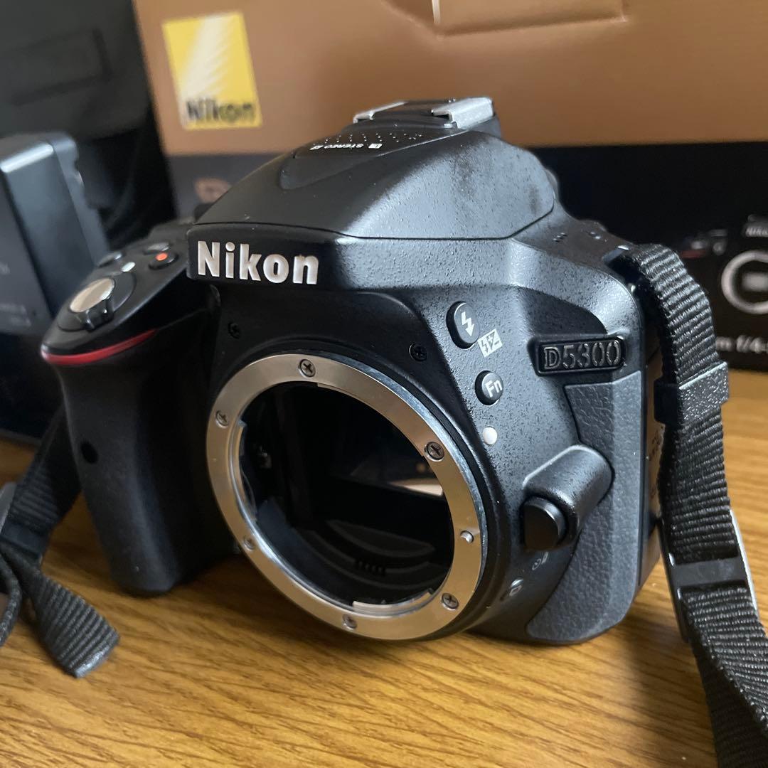 【使用回数少】Nikon D5300 ダブルズームキット ブラック 元箱付