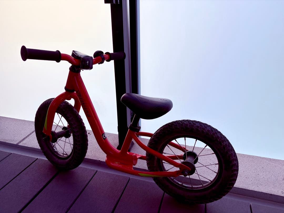 スペシャライズド　HOTWALK フローレッド キッズバイク キックバイク