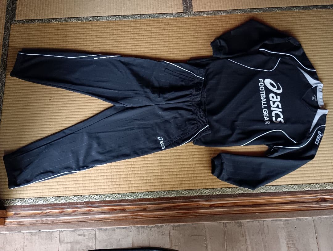 アシックスのフットボール用トレーニングウェア上下