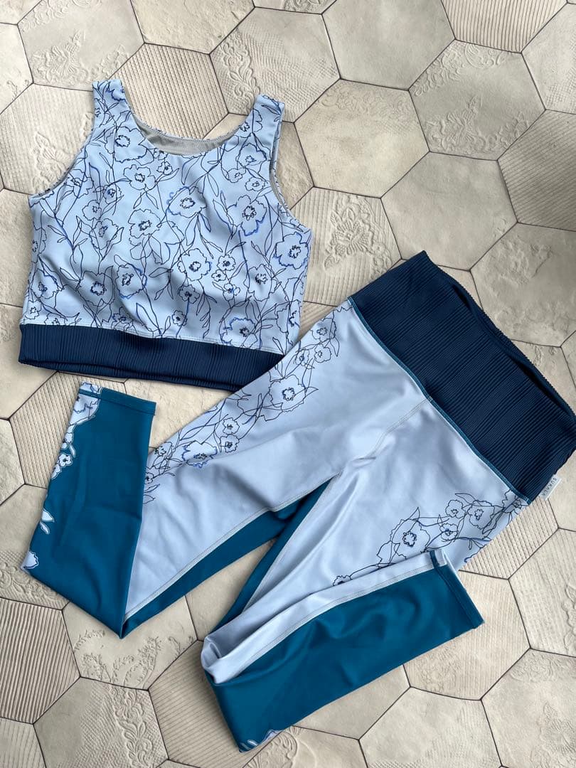 【SUKALA】ドローイングフラワーショートタンクトップ&レギンス