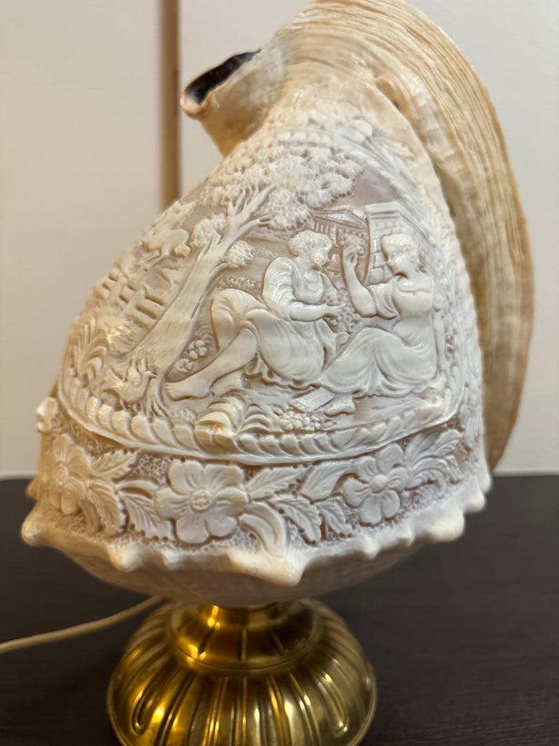 シェルランプ　アンティーク　貝殻の彫刻ランプ　カメオ