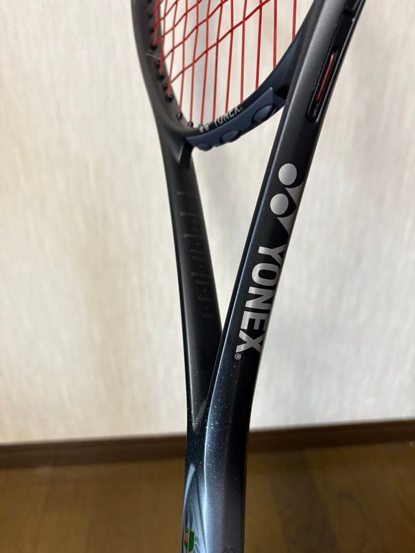YONEX ヨネックス　VOLTRAGE￼8V ボルトレイジ8V