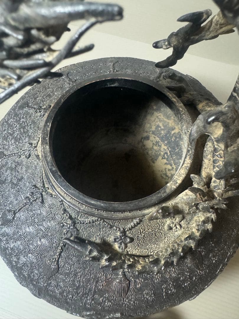 2069 高岡銅器　金工師 米田秀保 造  蝋型鋳銅 立龍提手 瓔珞雲図 香炉