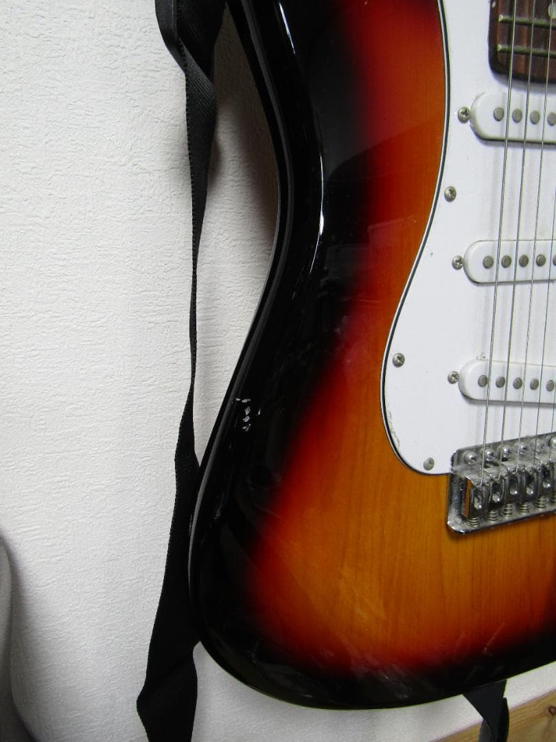 エレキギター　Bacchus　バッカス　ストラトタイプ まぁまぁ美品