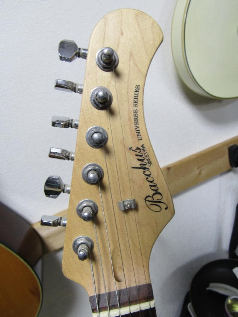 エレキギター　Bacchus　バッカス　ストラトタイプ まぁまぁ美品