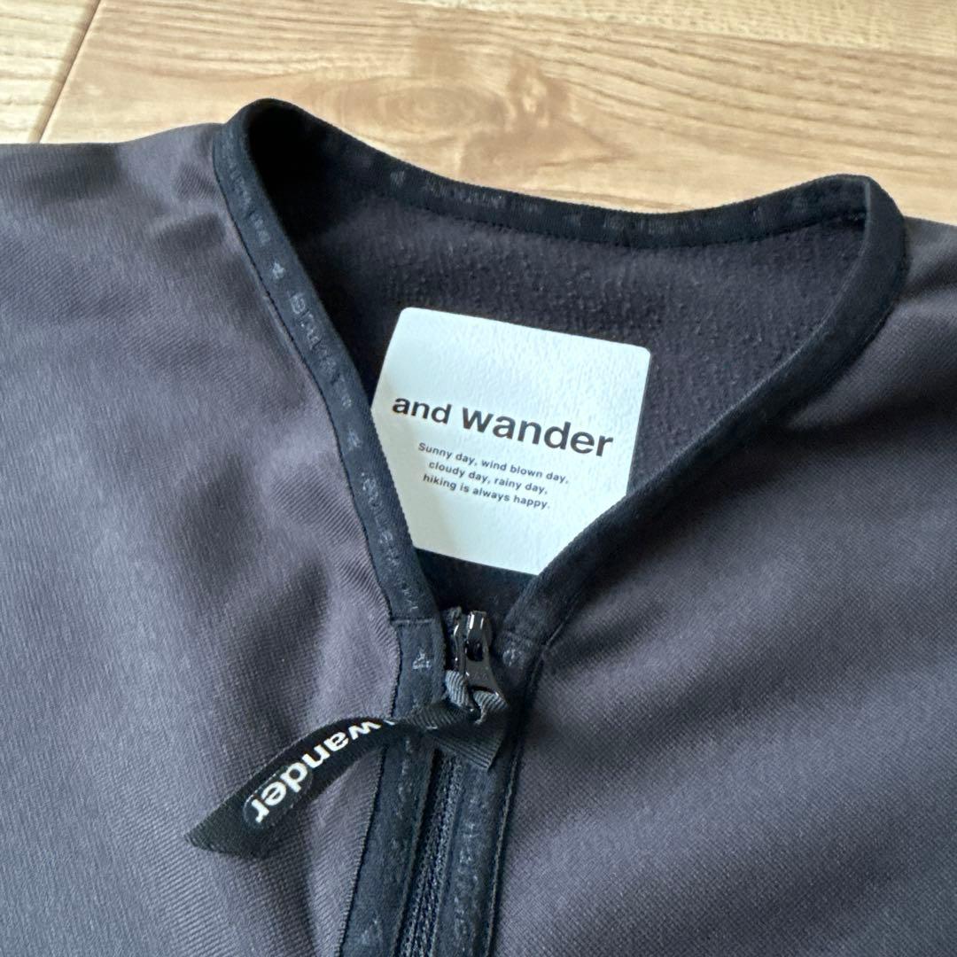 and wanderアンドワンダーlight fleece pullover L