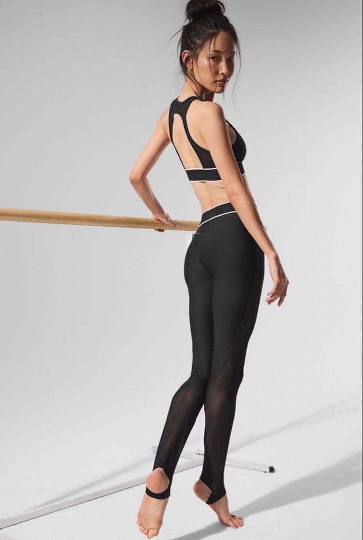 Alo yoga エアリフトメッシュ ストラップ付き レギンス ブラック