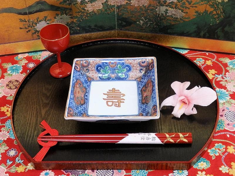 大聖寺伊万里　金襴手　七宝紋に寿紋の図　角皿　N624AS-CUv