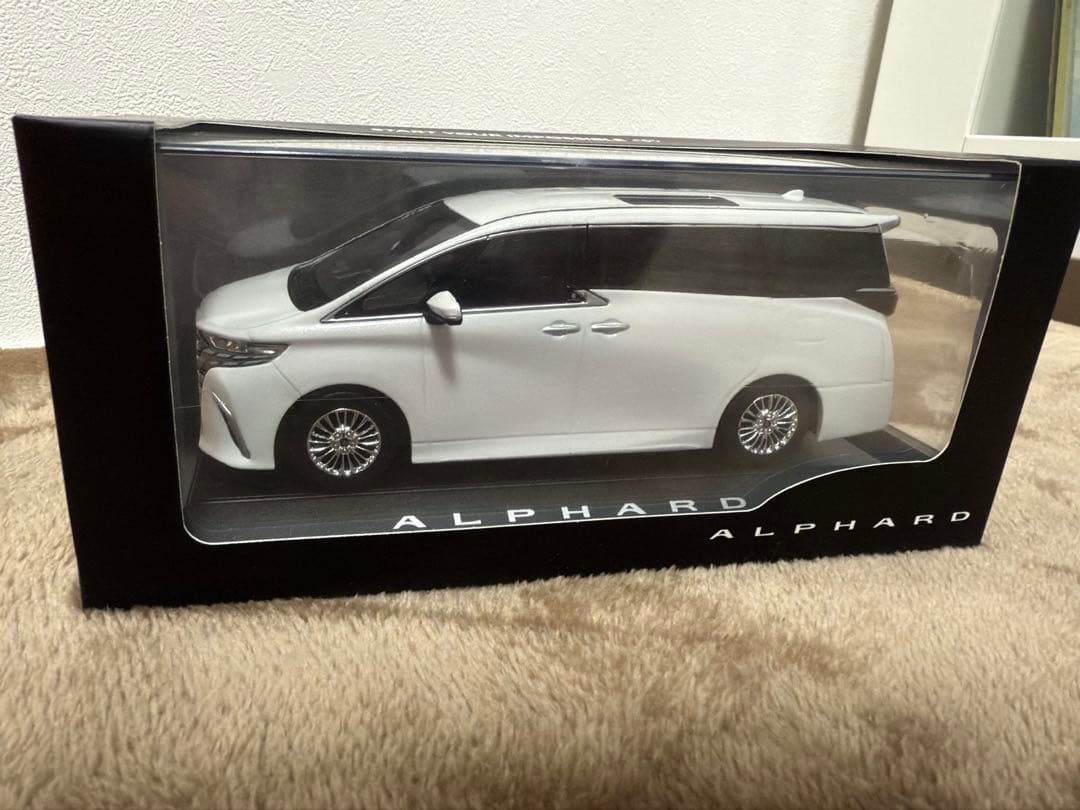 【新品非売品】トヨタ アルファード 1/30 ミニカー プラチナホワイトパール