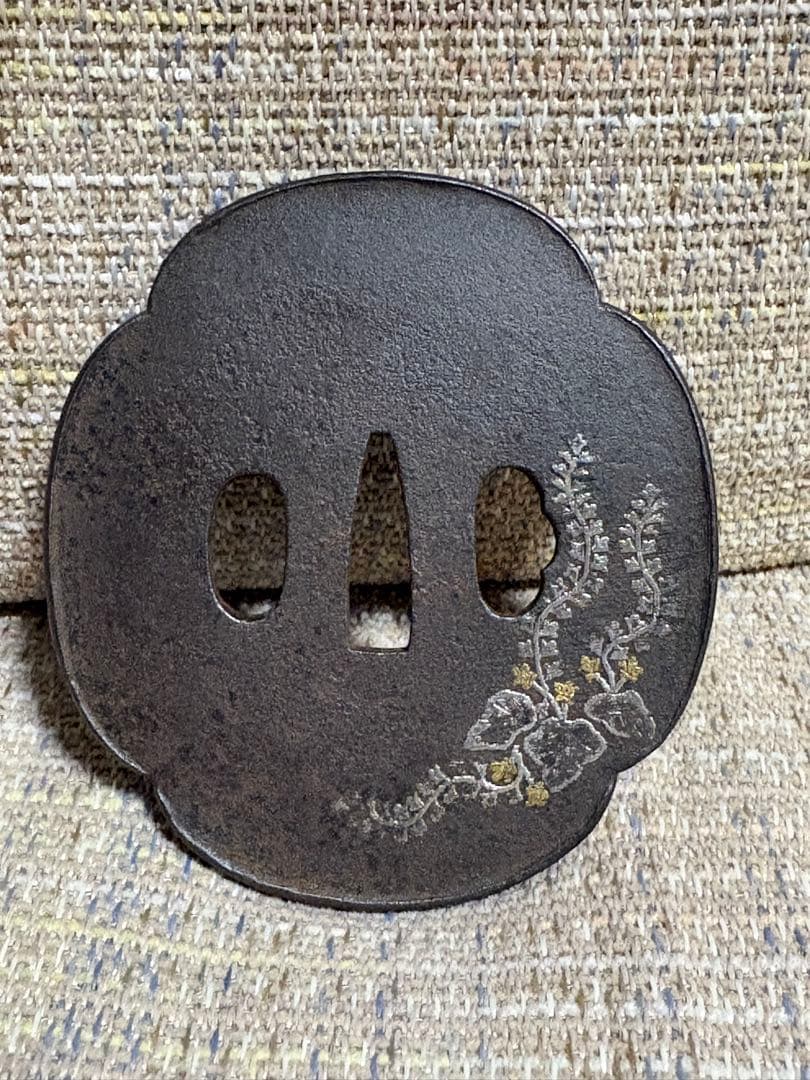 刀装具 鍔 鉄鍔　桐の図　象嵌　美品