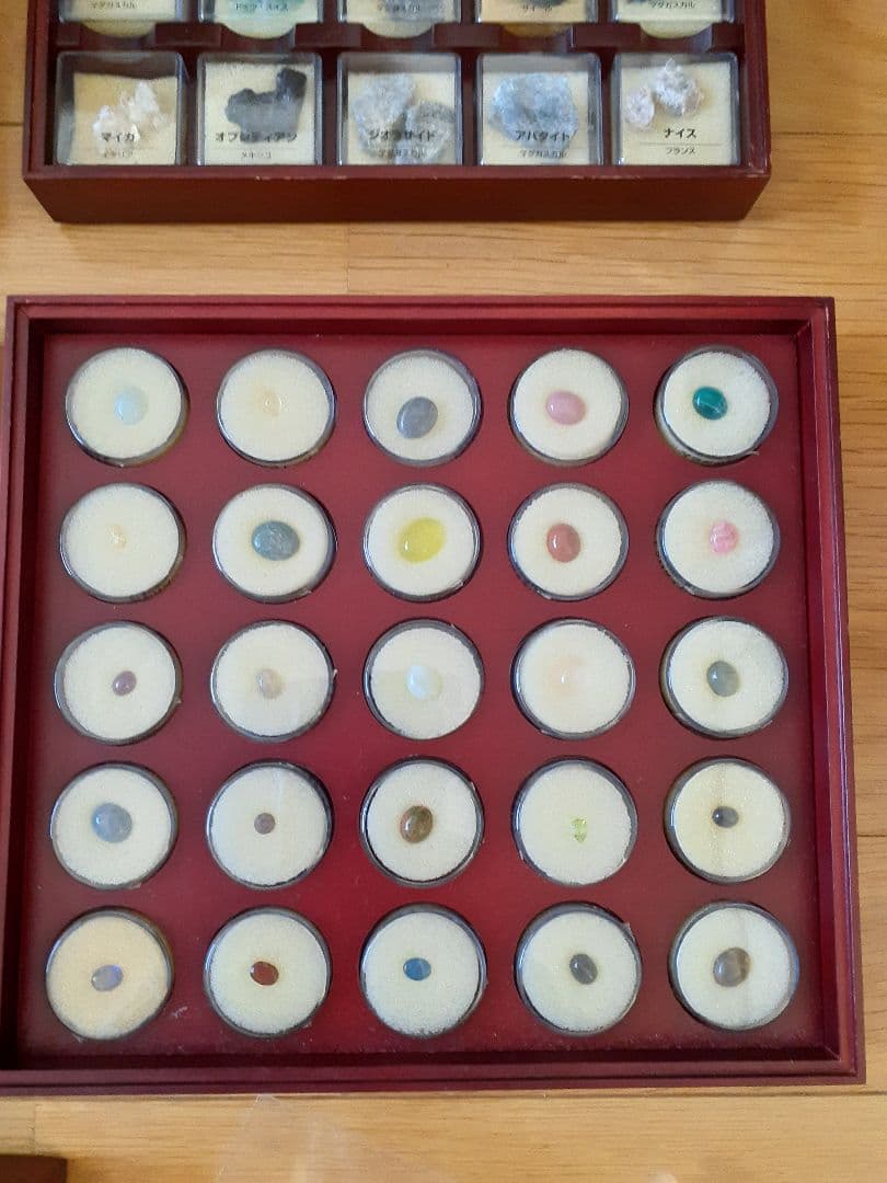 ディアゴスティーニ　トレジャーストーン　鉱石標本セット 木製収納ケース付き