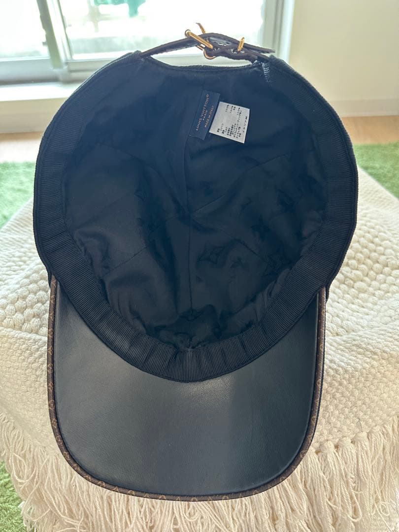 ルイヴィトン　黒の刺繍ロゴキャップ　値下げ