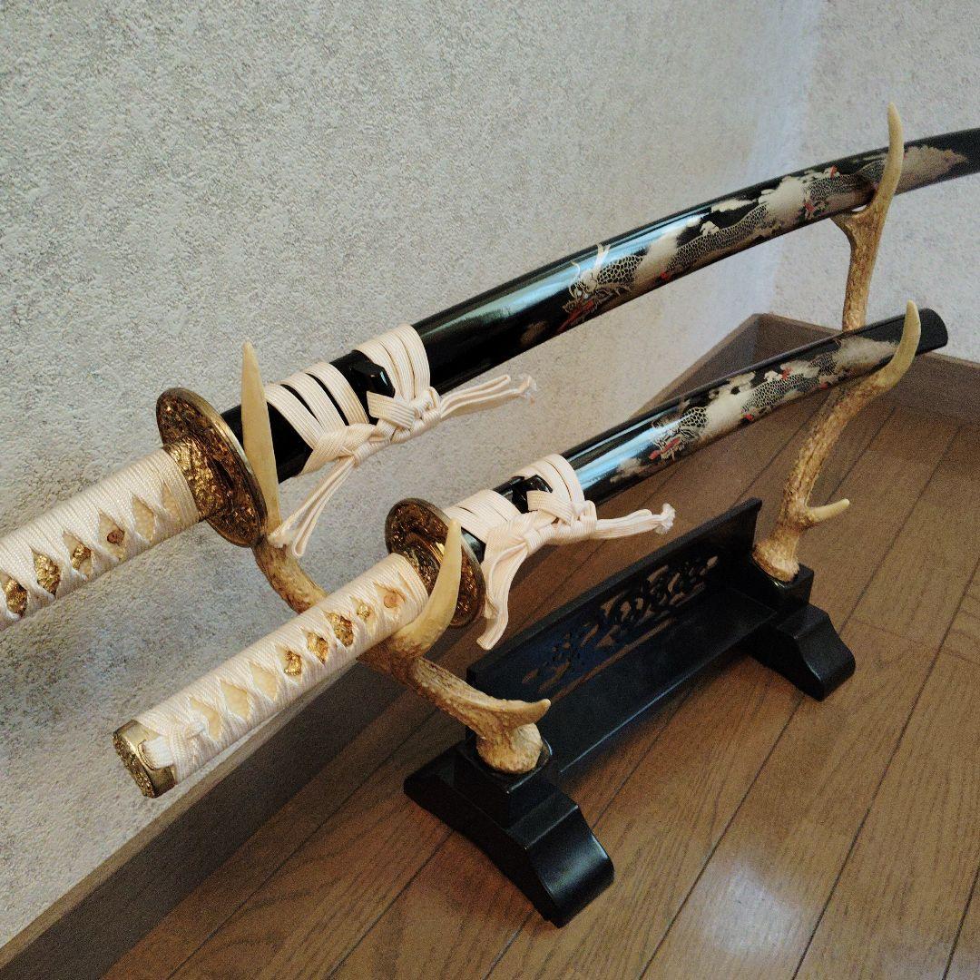 ド*ン様 龍柄　模造刀2本セット　刀掛台付き