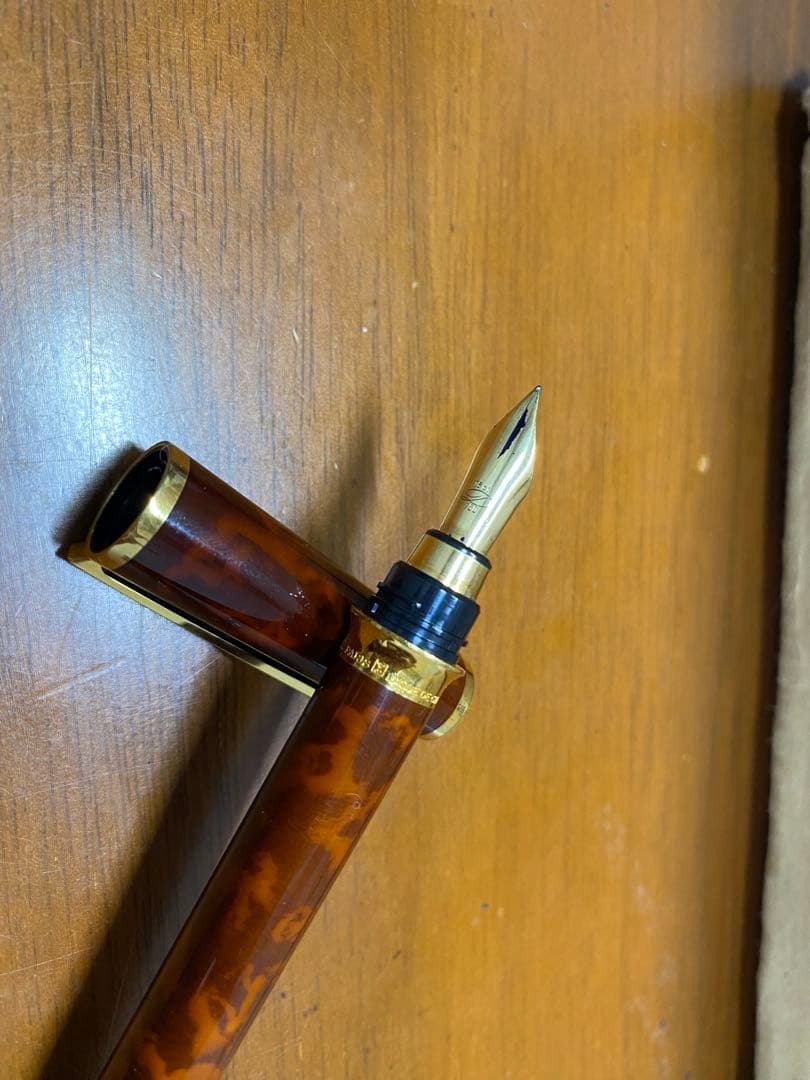 希少 S.T.DuPont 万年筆18金750 漆仕上げ コンバーター