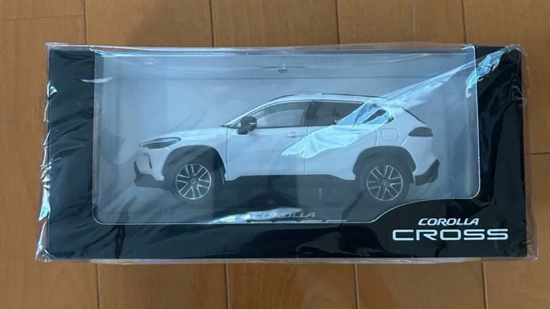 【新品・未開封】トヨタ　カローラクロス　ホワイト　ミニカー