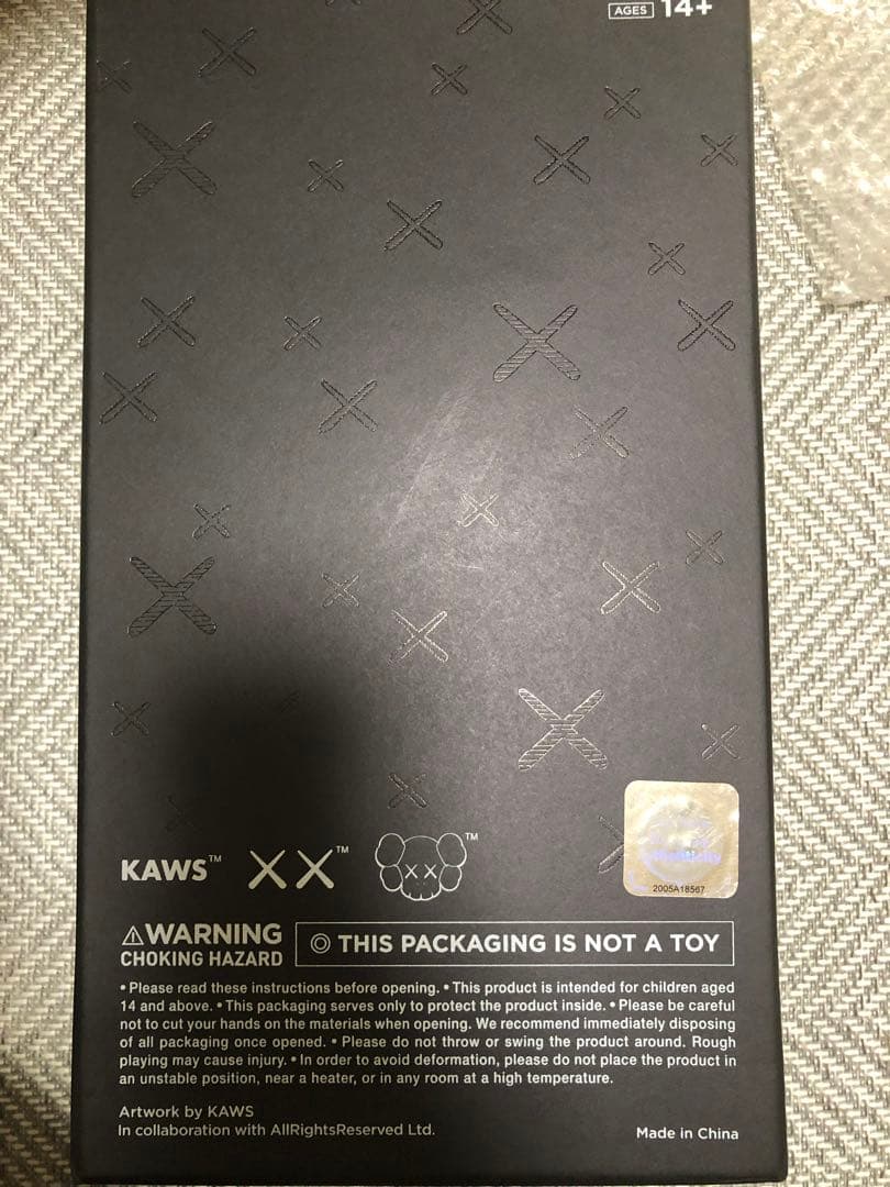 KAWS HOLIDAY SPACE BLACK カウズ　スペース