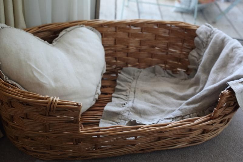 イギリス　アンティーク風な柳のベッド　犬用　猫　ペット用ベッド　バスケット