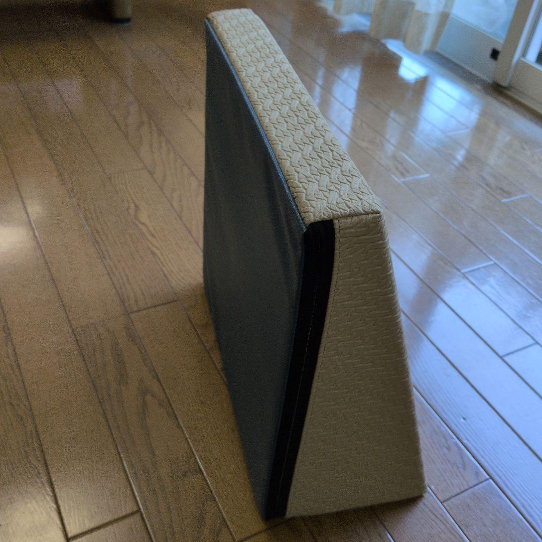 SANTEPLUS 三角形クッション ベージュ