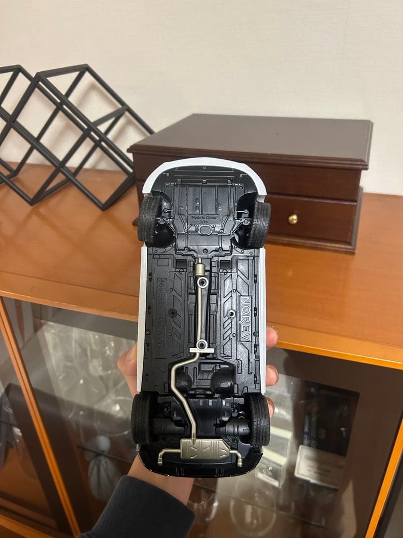 メルセデス・ベンツ A-Klasse 1/18 ホワイト