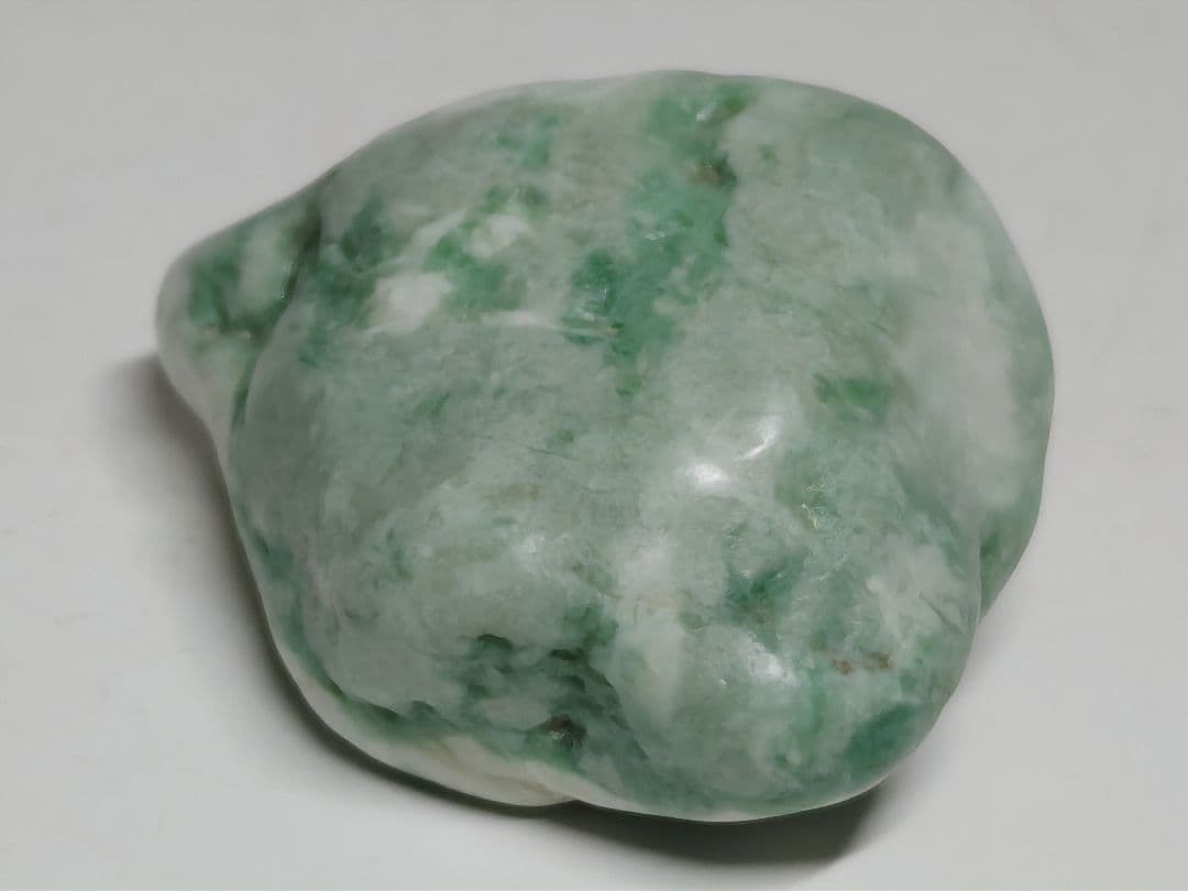 緑白 107g 翡翠 ヒスイ 原石 鑑賞石 自然石 誕生石 鉱物 鉱石 水石