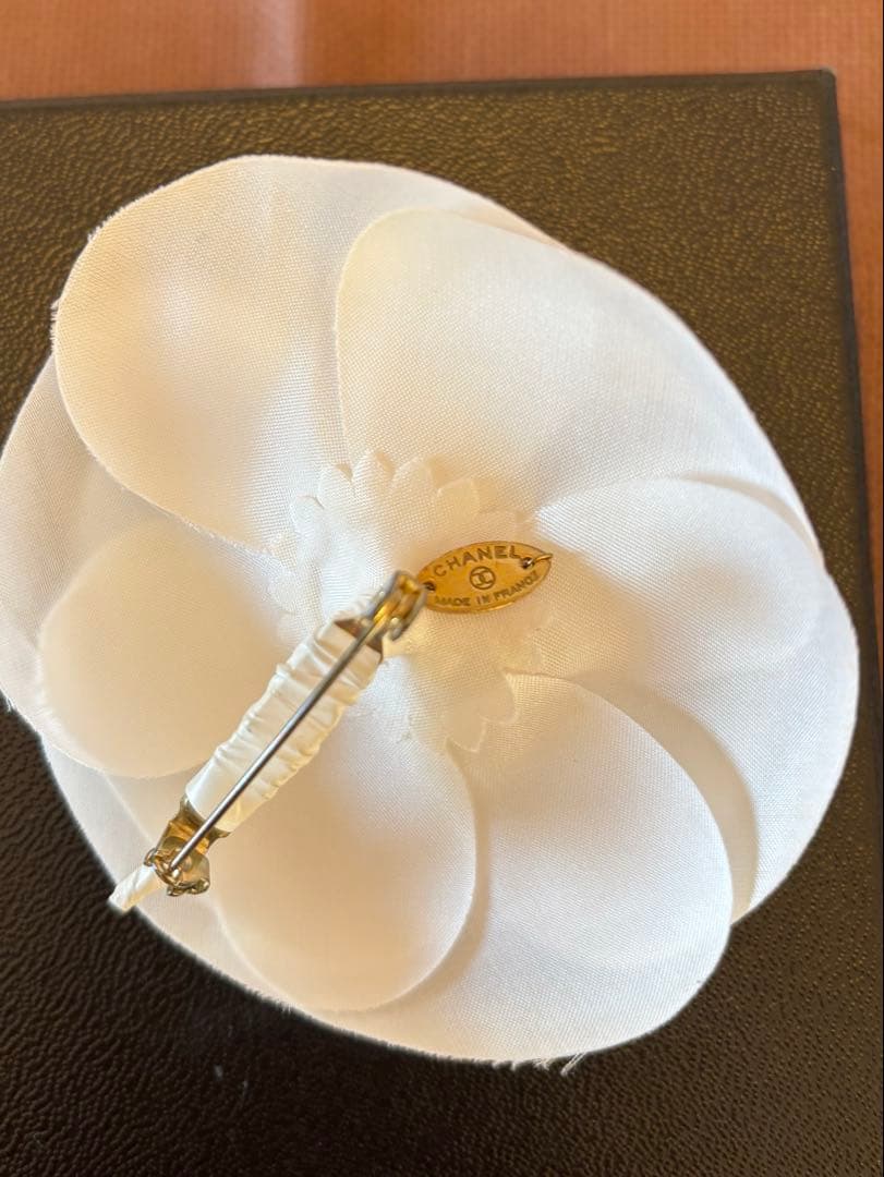 CHANEL シャネル カメリア コサージュ ブローチ 白